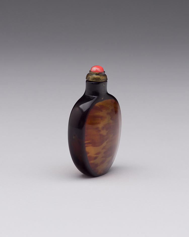 A Chinese Tortoiseshell Snuff Bottle, 18th to 19th Century par  Chinese Art