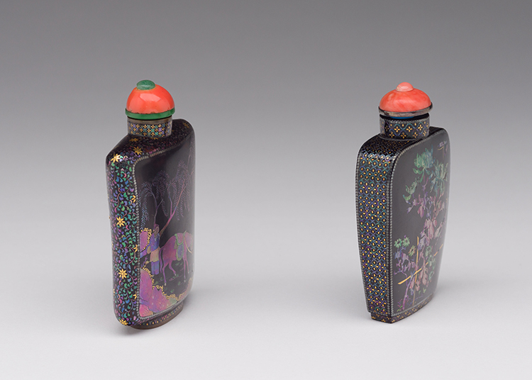 Two Japanese Lac Burgaute Snuff Bottles, 19th Century par  Japanese Art