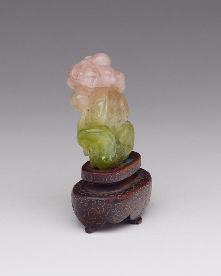 A Chinese Tourmaline Two-Coloured Pebble, 19th Century par  Chinese Art