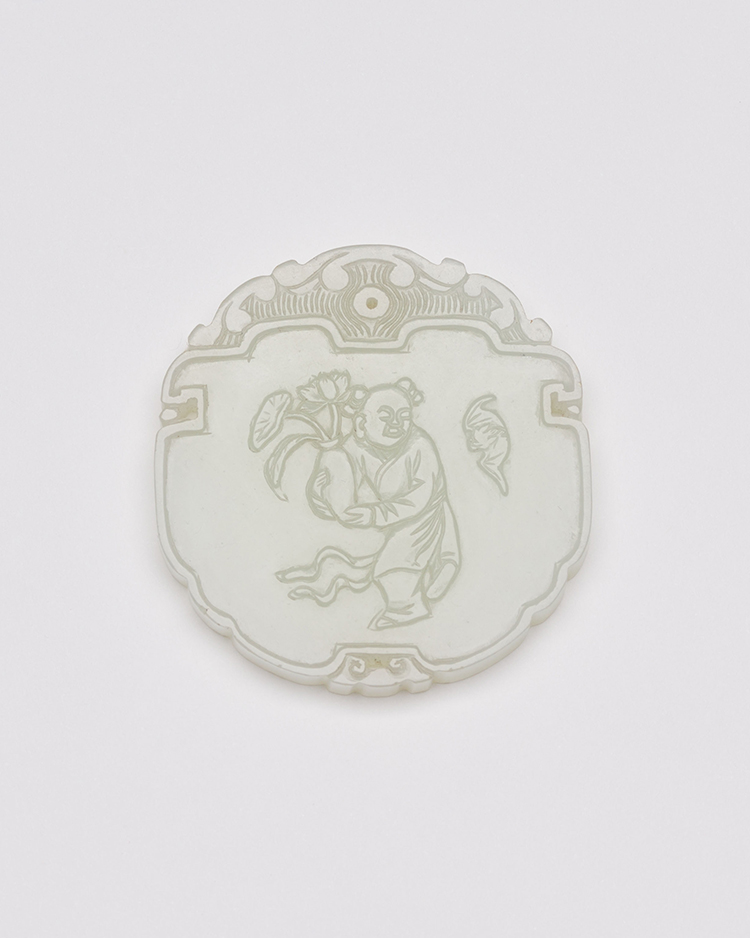 A Chinese White Jade 'Boy and Bat' Pendant, 18th to 19th Century par Chinese Artist