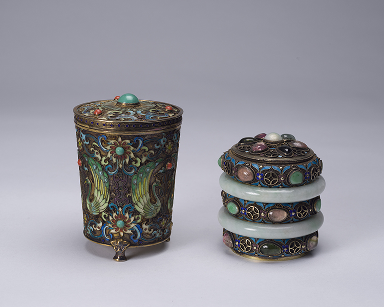 Two Chinese Enamel and Hardstone Inlay Silver Containers, Early 20th Century par  Chinese Art