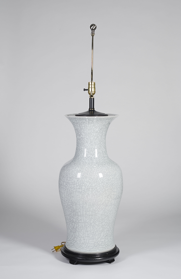 A Large Chinese Crackle Glazed Baluster Vase, Early 20th Century par  Chinese Art