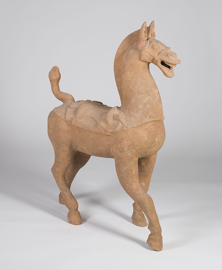 A Large Chinese Earthenware Model of a Horse, Han Dynasty (206 BC - AD 220) par  Chinese Art