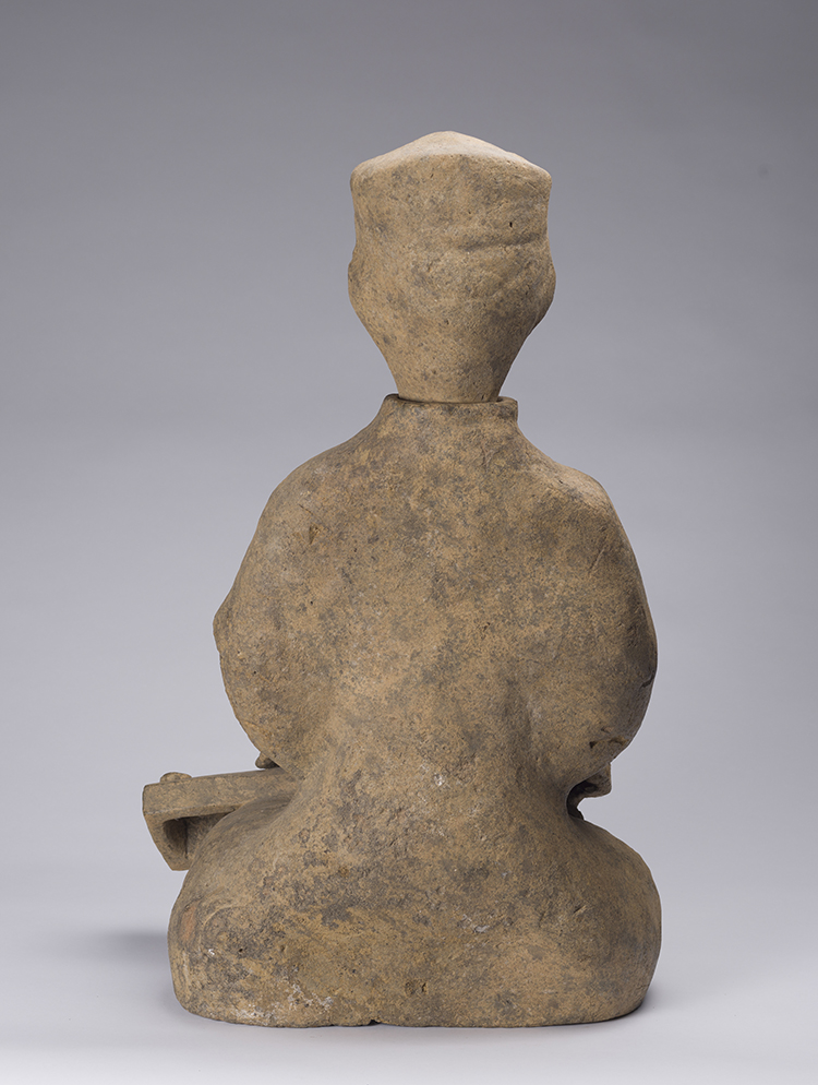 A Large Chinese Earthenware Figure of a Musician, Han Dynasty (206 BC – AD 220) par  Chinese Art