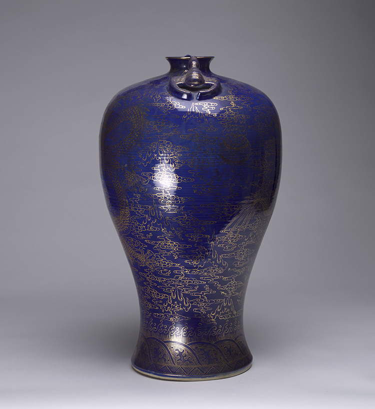 A Large Chinese Blue Glazed and Gilt Decorated ‘Dragon’ Vase, Guangxu Mark, 20th Century par  Chinese Art