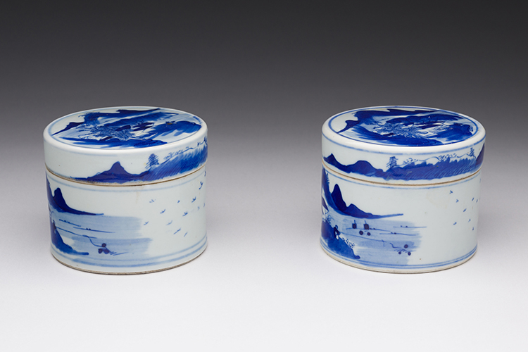 A Pair of Blue and White ‘Landscape’ Covered Boxes, 19th Century par  Chinese Art