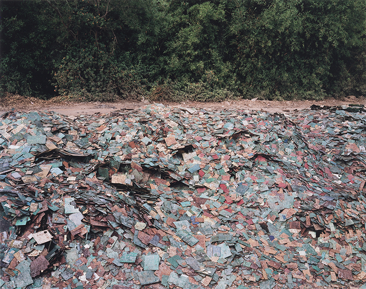 China Recycling #9, Circuit Boards, Guiyu, Guangdong Province, China par Edward Burtynsky