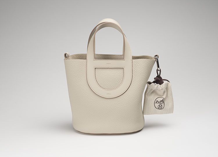 A BETON TAURILLON CLEMENCE IN THE LOOP 18 WITH PALLADIUM HARDWARE by  HERMÈS