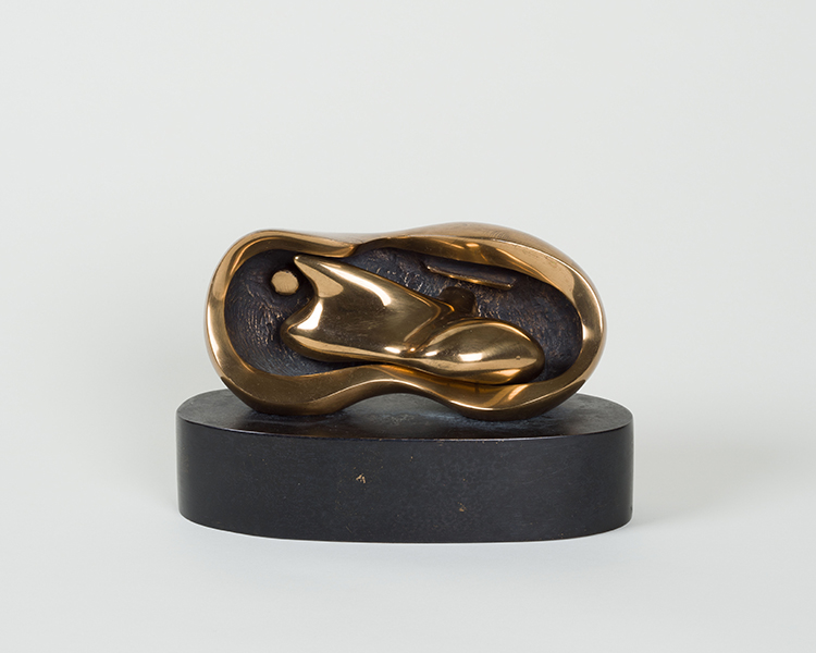 Maquette for Reclining Interior Oval par Henry  Moore