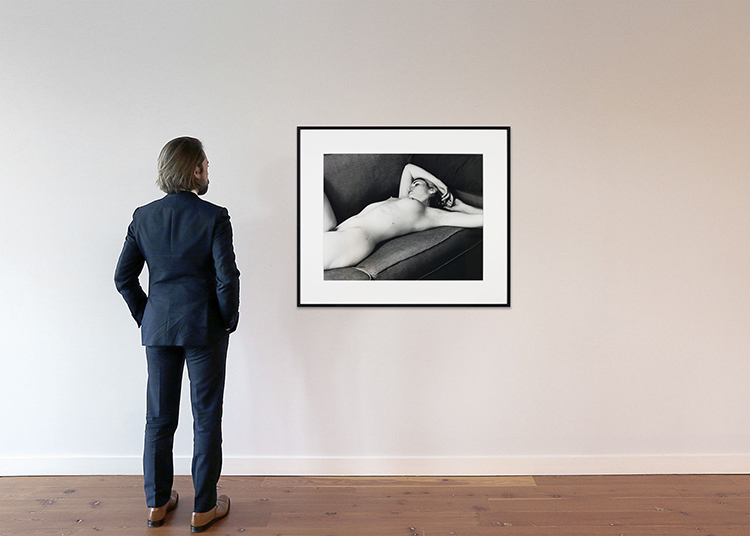 Alex Reclining #1 par Roy Arden