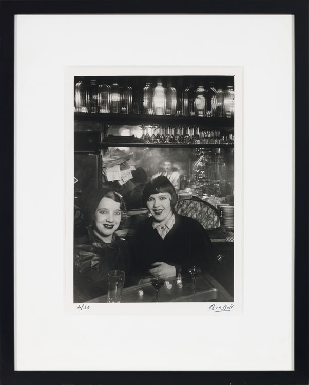 Deux filles à Montmartre par  Brassai