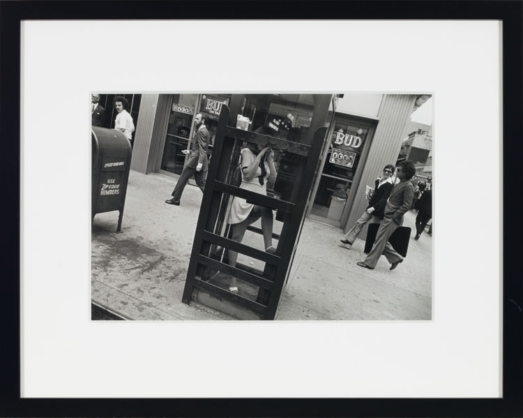 New York City (from the Women are Beautiful series) par Garry Winogrand