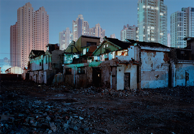 Jiango Lu Neighbourhood Demolition par Greg Girard