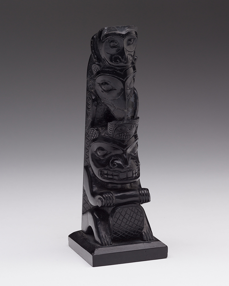 Totem Pole par Robert Davidson Sr.