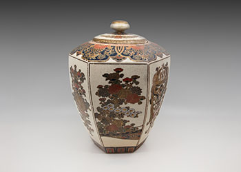 A Large Japanese Satsuma Floral Vase and Cover, Edo to Meiji Period, Mid 19th Century by  Japanese Art vendu pour $750